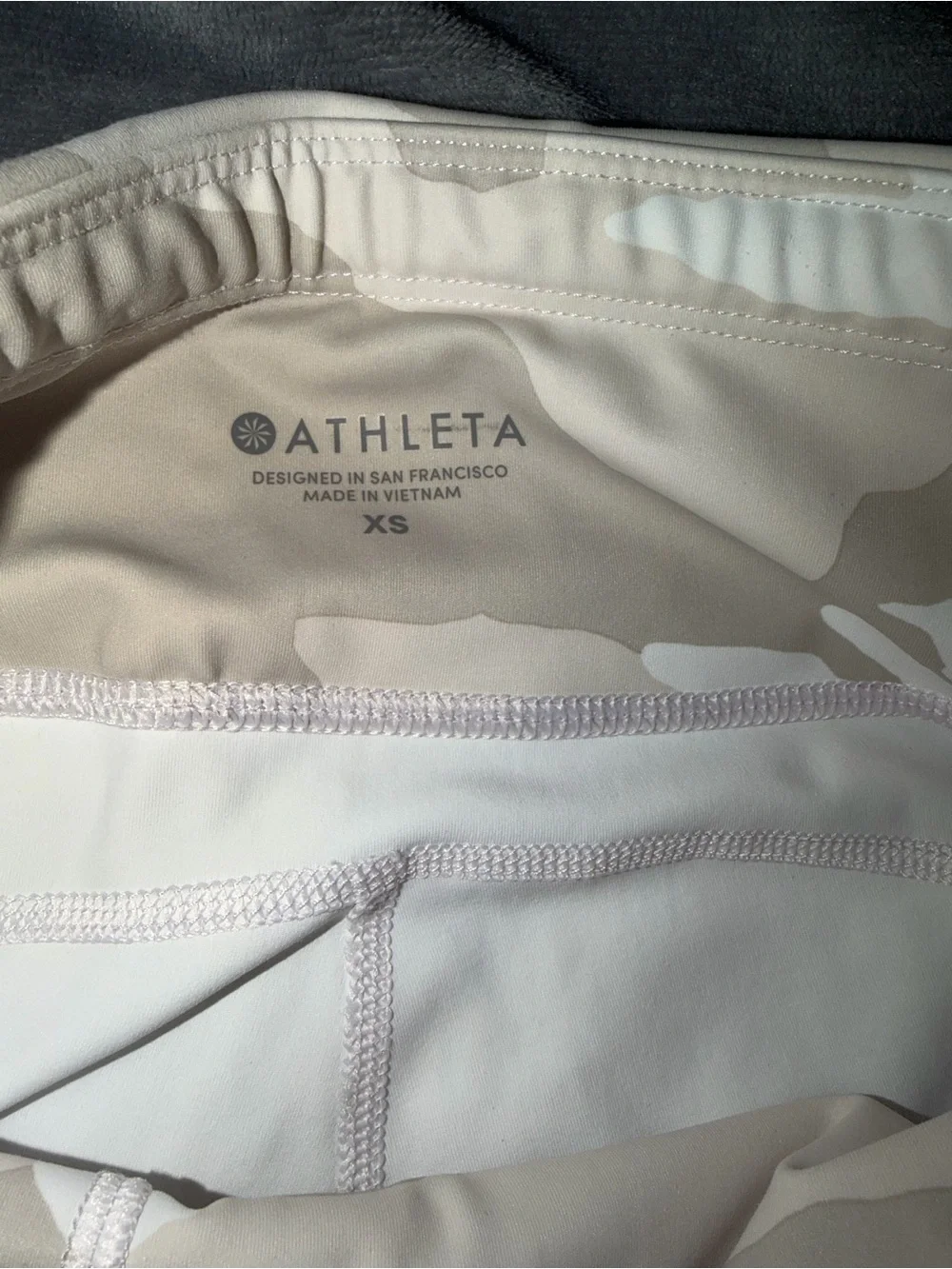 🤍 Athleta Camo Leggings with Pockets